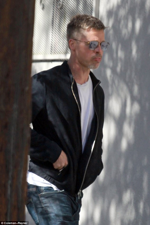 Brad Pitt xuất hiện gầy gò, hốc hác sau ly hôn