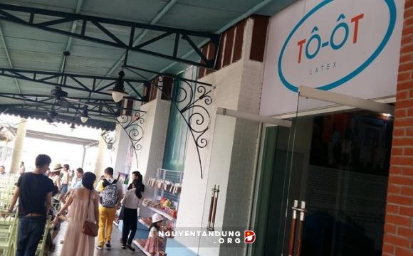 Người Trung Quốc đứng sau tất cả điểm bán hàng “chỉ phục vụ khách Trung Quốc” tại Quảng Ninh