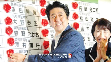 Thủ tướng Shinzo Abe tiến tới chiến thắng áp đảo: Chiến thuật cũ nhưng kinh điển