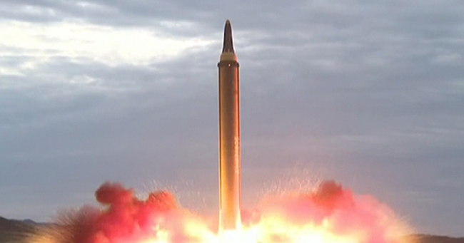 Triều Tiên phóng tên lửa đạn đạo liên lục địa có tầm bắn xa nhất, quân đội Hàn Quốc bắn tên lửa đáp trả