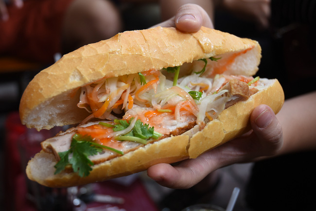 7 quán bánh mì bình dân mà ngon đặc biệt của Hà Nội