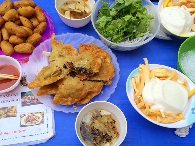 8 món ăn ngon nổi tiếng làm nên tên tuổi của khu ẩm thực Nghĩa Tân - Ảnh 2.