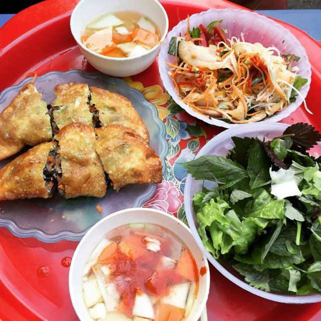 8 món ăn ngon nổi tiếng làm nên tên tuổi của khu ẩm thực Nghĩa Tân - Ảnh 1.
