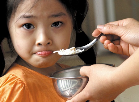 Làm thế nào để khắc phục chứng biếng ăn cho bé