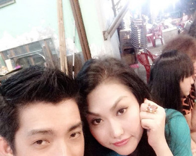 Sau ly hôn, chồng cũ Phi Thanh Vân tậu xế hộp