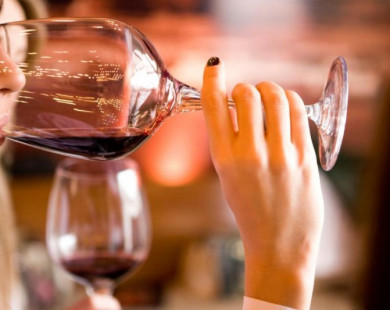 Cách uống rượu vang "cực chuẩn" qua 6 bước cơ bản