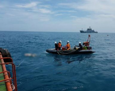 Hai tàu đâm nhau 9 người chết:  Khám nghiệm tàu Petrolimex 14