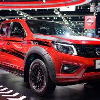 Nissan Navara Black Edition giá 520 triệu đồng ra mắt