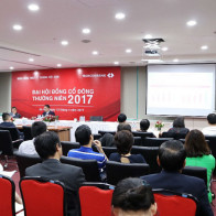 Chủ tịch Techcombank khuyên cổ đông bán cổ phiếu chốt lời