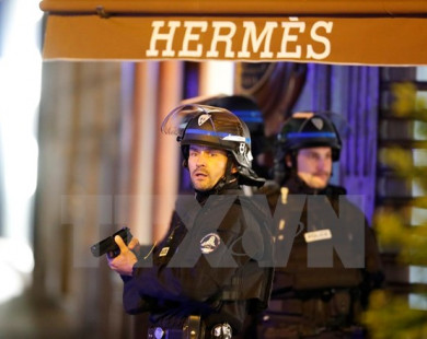 Pháp: Đọ súng kinh hoàng trên Đại lộ Champs-Elysees, 2 người chết