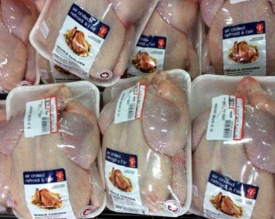 Lại thêm gà giảm giá: Bộ NNPTNT cấm nhập khẩu thịt gà từ Mỹ, Brazil