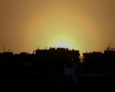 Israel tấn công rung chuyển gần thủ đô Syria