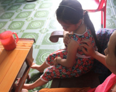 Lời kể của bé gái lớp 4 bị kẻ lạ tiêm thuốc mê vào tay để bắt cóc ở Nghệ An