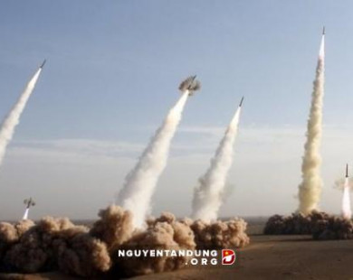 Iran bất ngờ nã tên lửa vào Syria trả thù khủng bố IS