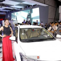 Giá ô tô lại bất ngờ giảm tới 200 triệu đồng/xe