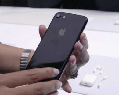 iPhone 7 khóa mạng giảm giá mạnh trước tin đồn Apple sắp ra mắt iPhone 8