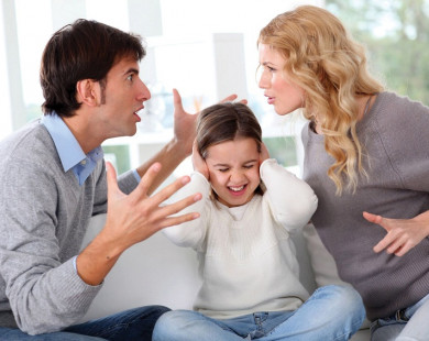 Cãi nhau trước mặt con trẻ: Điều tối kỵ cha mẹ chớ làm