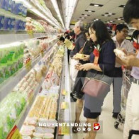 Tăng thuế giá trị gia tăng lên 12%: Ai chịu gánh nặng?