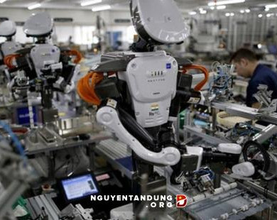 Cách mạng 4.0 đến, một doanh nghiệp lớn ở Hà Nội đã sa thải 80% công nhân vì robot