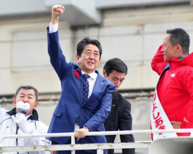 Chiến thắng vang dội của Thủ tướng Abe mang lại gì cho nước Nhật?