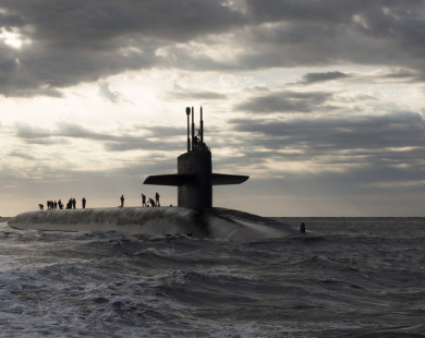 Ba tàu ngầm Mỹ bất ngờ đồng loạt nổi lên trên biển: Trung Quốc hoảng hồn!