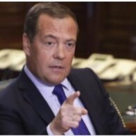 Ông Medvedev tuyên bố nhiều vũ khí Mỹ hơn sẽ khiến toàn bộ Ukraine ‘bị thiêu rụi'