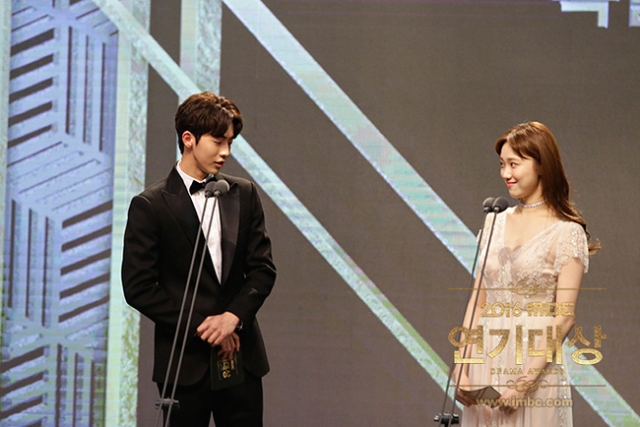 Những khoảnh khắc tình bể bình minh chứng cặp chân dài Lee Sung Kyung và Nam Joo Hyuk là chân ái - Ảnh 11.