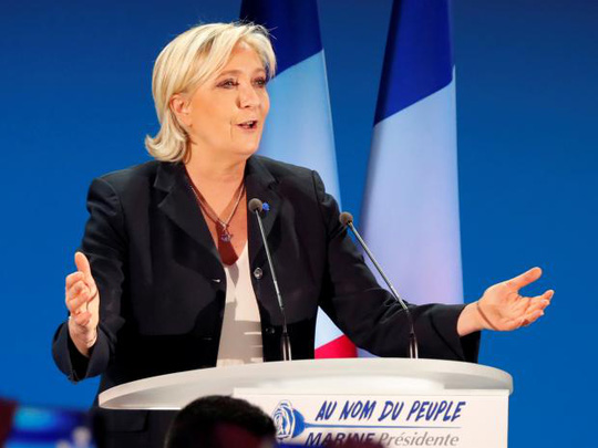 
Ứng viên tổng thống Pháp Marine Le Pen hôm 24-4 tuyên bố tạm thời từ chức lãnh đạo đảng Mặt trận Dân tộc (FN) cực hữu. Ảnh: Reuters
