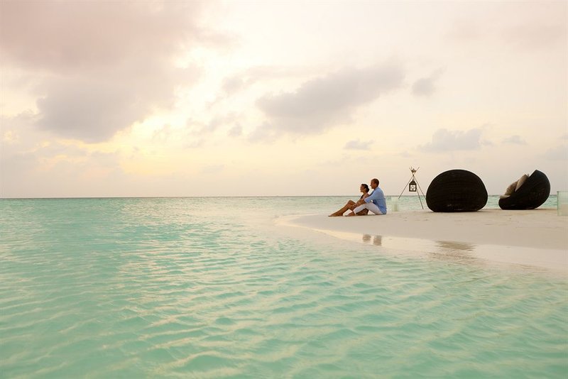 Xem phim trên bãi biển Maldives