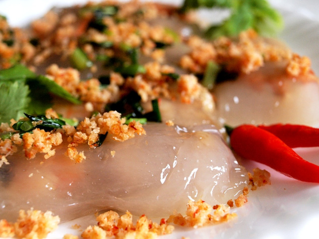 Khám phá thế giới đồ ăn vặt bên bến Ninh Kiều