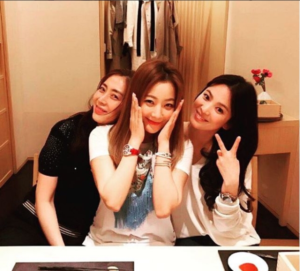 Nhìn như 1 bức ảnh instagram bình thường nhưng netizen đáng choáng về ‘đỉnh cao nhan sắc’ này!