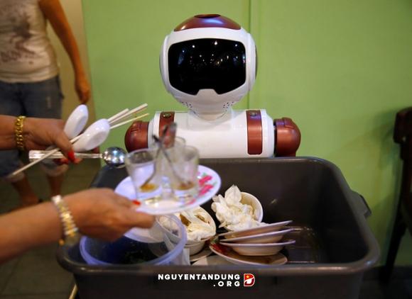 Cách mạng nhân viên robot ở Singapore