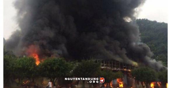 Chợ Tân Thanh chìm trong biển lửa, hơn 1.000 người tham gia chữa cháy