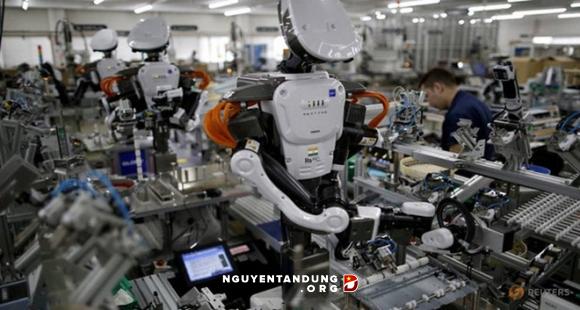 Cách mạng 4.0 đến, một doanh nghiệp lớn ở Hà Nội đã sa thải 80% công nhân vì robot