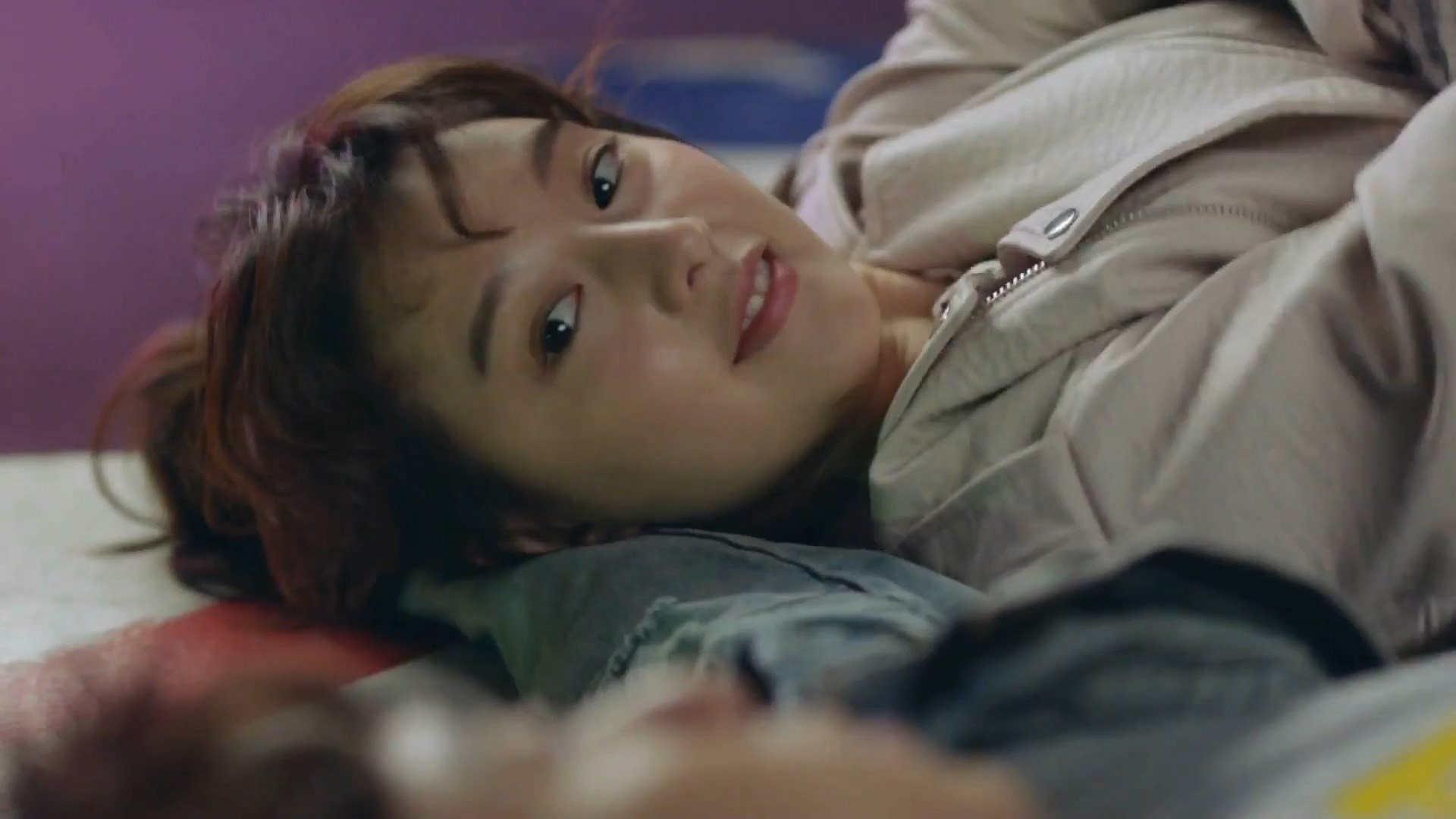 Park Seo Joon - Kim Ji Won tiếp tục 'thả thính' khán giả bằng những cảnh gây tò mò