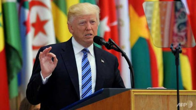 Tổng thống Donald Trump phát biểu tại Hội nghị thượng đỉnh người Hồi giáo Mỹ gốc Phi ở Riyadh - Ảnh: AFP
