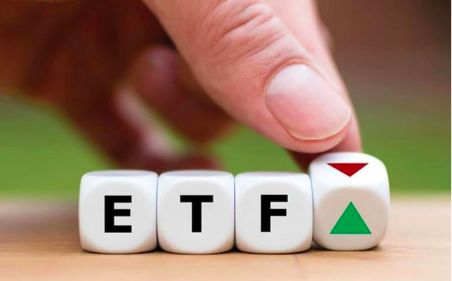 Khối ngoại bán ròng hơn 2.000 tỷ đồng trong tuần cơ cấu ETF, gom mạnh một cổ phiếu bất động sản
