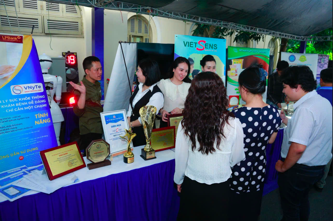 Vietsens mang giải pháp y tế thông minh VNyTe đến Ngày hội Khoa học và Công nghệ Việt Nam 2025