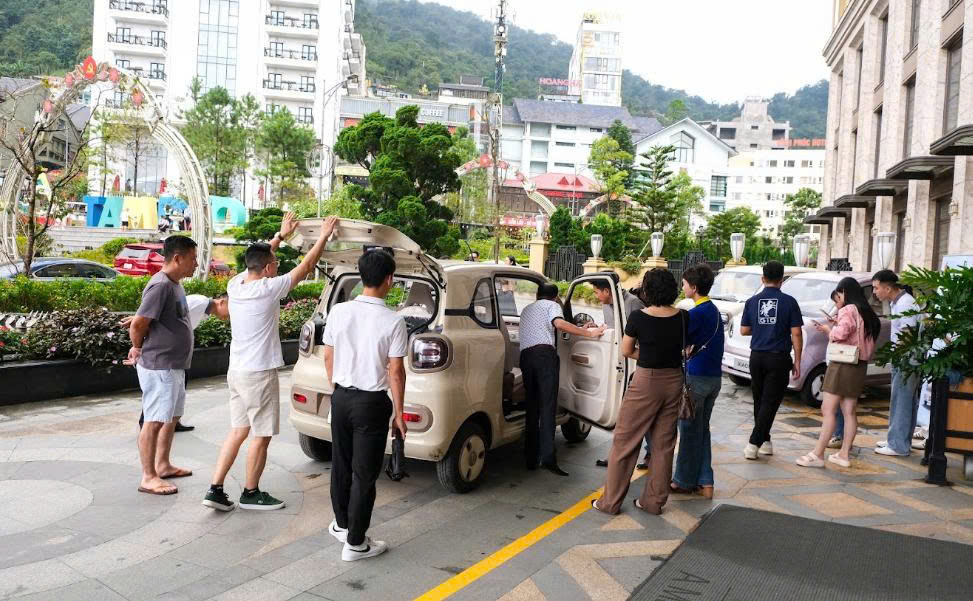 FAW Bestune chọn Việt Nam làm điểm đến đầu tiên trong hành trình công du Đông Nam Á, công bố chuẩn nhận diện FAWCAR và giới thiệu Xiaoma 222