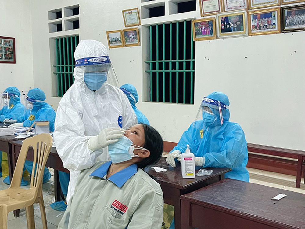 GS Nguyễn Văn Tuấn chỉ ra tỷ lệ mắc COVID nặng sau tiêm 2 mũi: Hiệu quả của vaccine quá rõ - Ảnh 1.